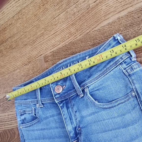 (4) American Eagle Light Wash Kick Boot Super Stretch Extra Short Jeans - Picture 8 of 11